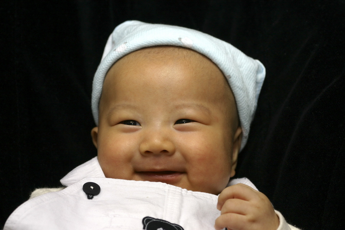 동훈이 100일을 맞이하며, 사진을 찍어주었어요.